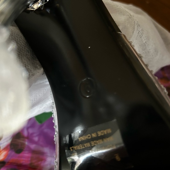 Cape Robbin Sandals - Picture 4 of 4